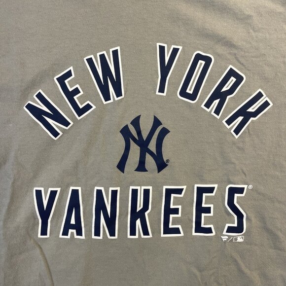Men's Large Gray Fanatics Longsleeve New York Yankees T-Shirt - Picture 1 of 7